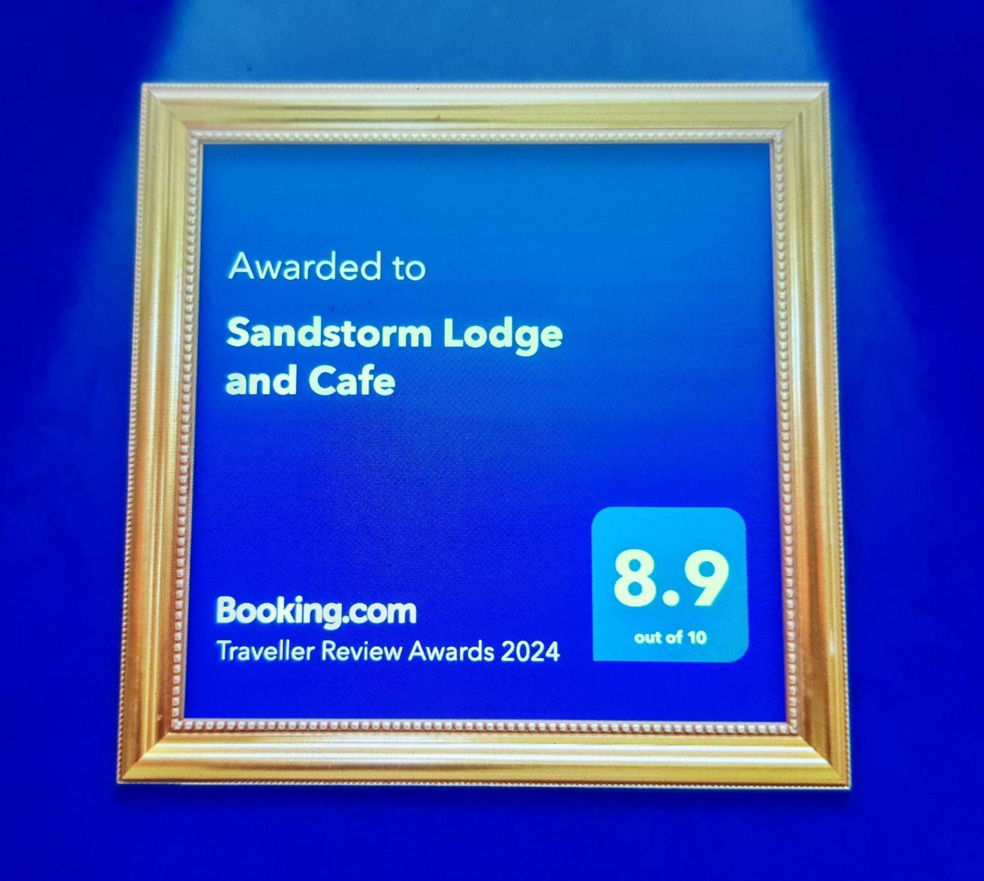 Sandstorm Lodge And Cafe Пуэрто-Галера Экстерьер фото